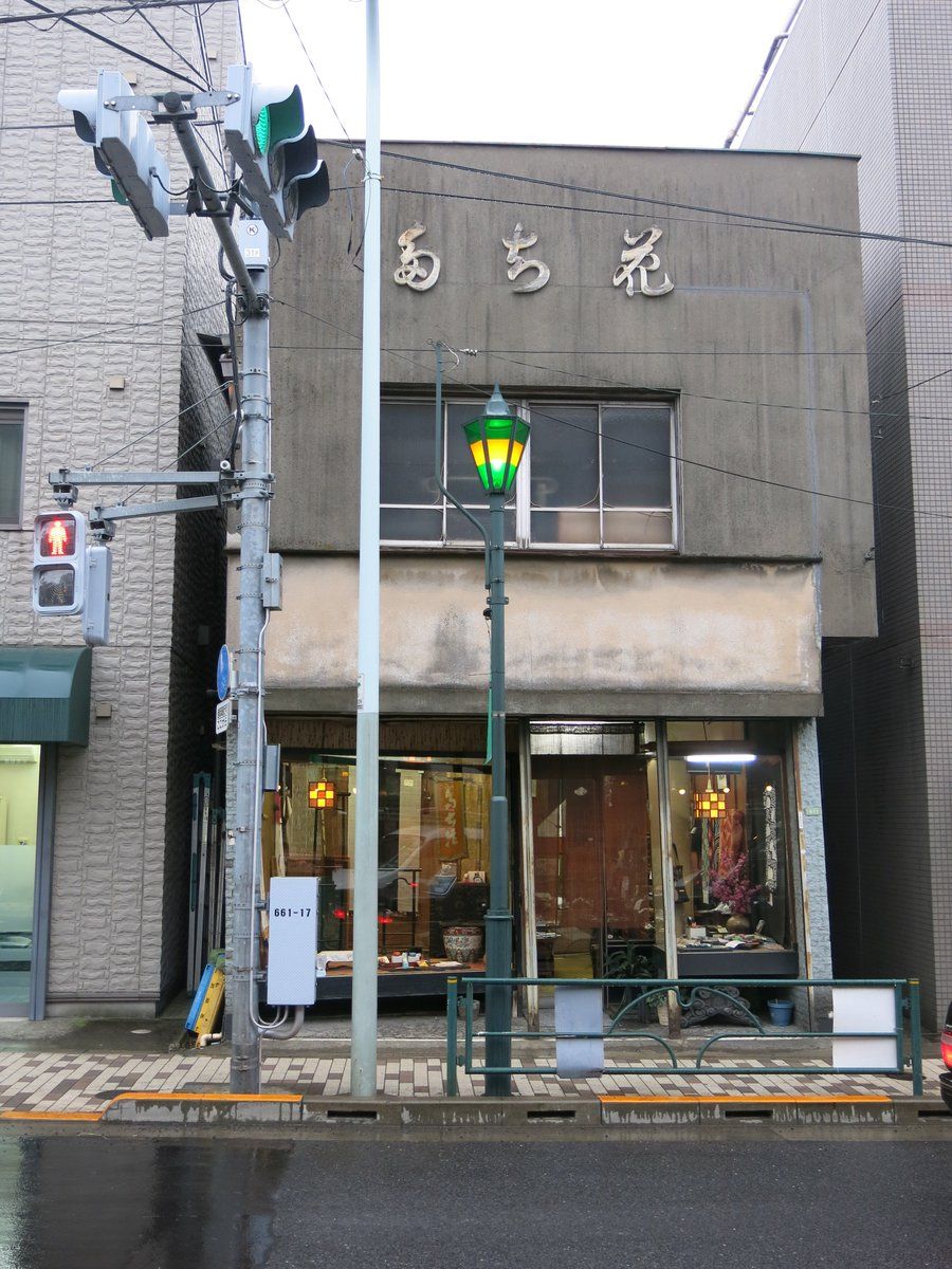 oh my god twitter doesn’t include alt text from images in their API