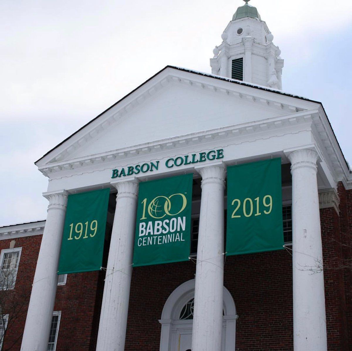 oh my god twitter doesn’t include alt text from images in their API